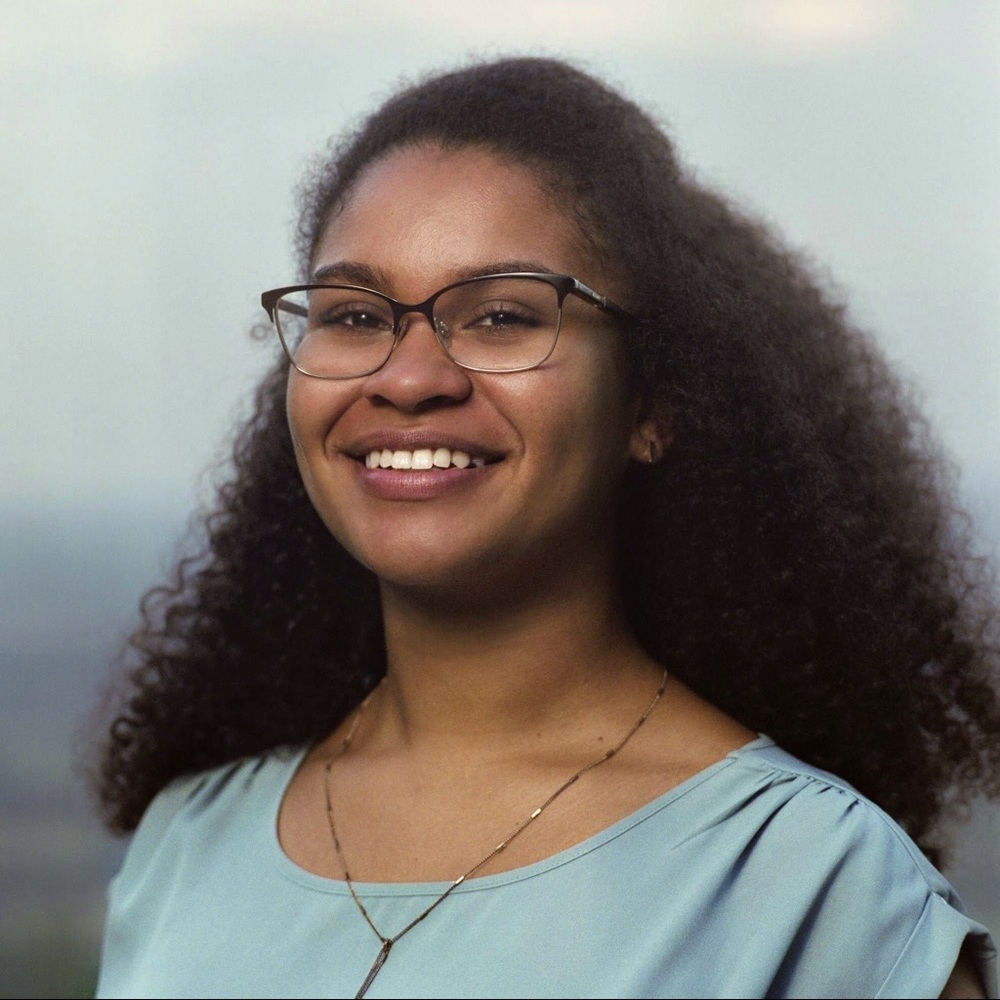 Meet your Posher, Alexis